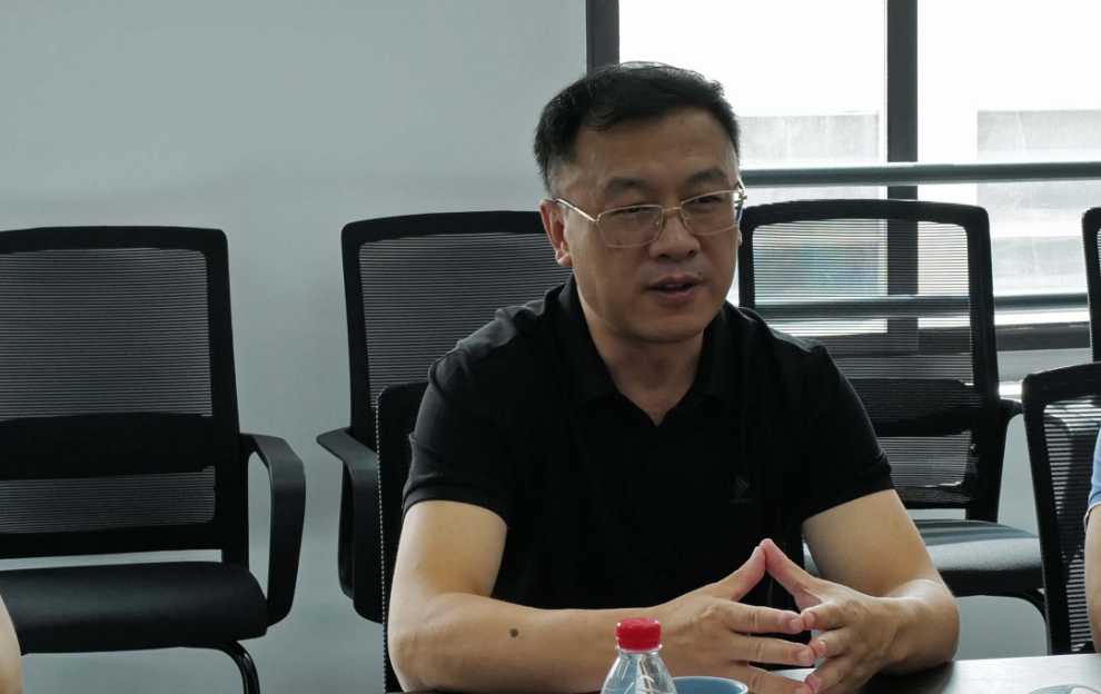 搭平台、拓场景、促合作|青岛市政府副秘书长、市投促办第一副主任王孝芝一行莅临ag官方电子平台智能参观指导(图4)