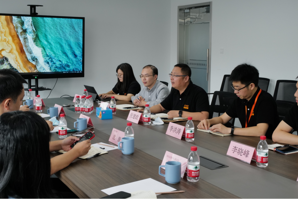 搭平台、拓场景、促合作|青岛市政府副秘书长、市投促办第一副主任王孝芝一行莅临ag官方电子平台智能参观指导(图5)