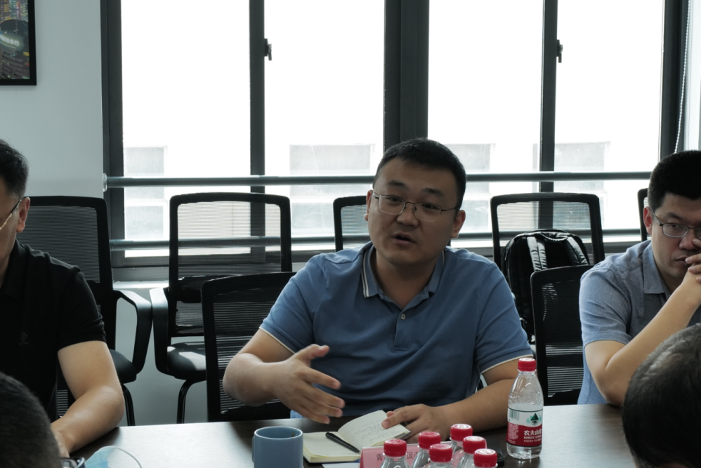 搭平台、拓场景、促合作|青岛市政府副秘书长、市投促办第一副主任王孝芝一行莅临ag官方电子平台智能参观指导(图3)